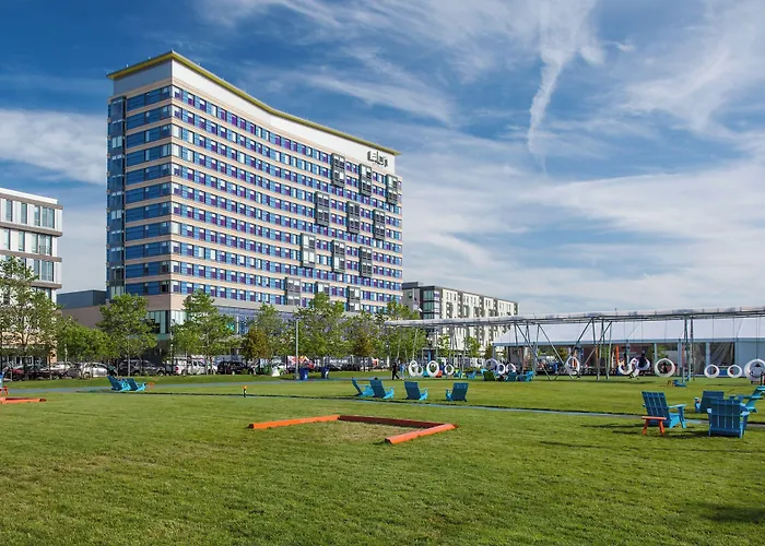 Aloft By Marriott Boston Seaport District Hotel